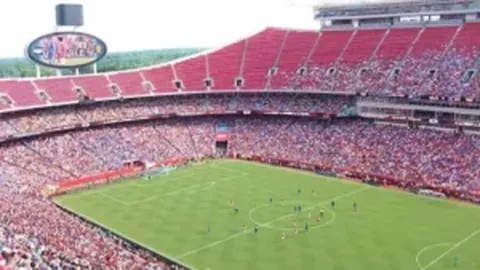 “迪纳摩8胜5负，警惕体能极限，防守战需严阵以待！”